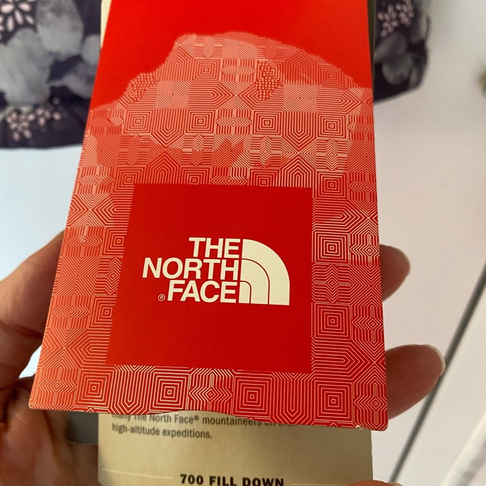 COPY - The North Face women’s floral print puffer vest - Picture 4 of 7